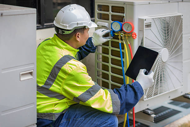 Professional Hvac technician working in Davidsonville, MD